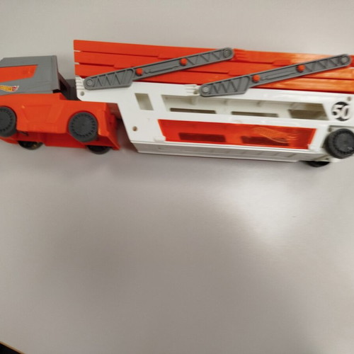 Hot Wheels Mega Hauler truck like new with space for 50 cars