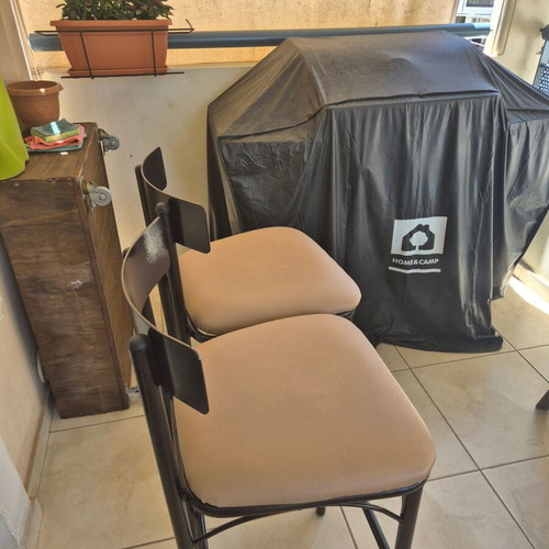 Bar stools set of 2, like new, metal frame