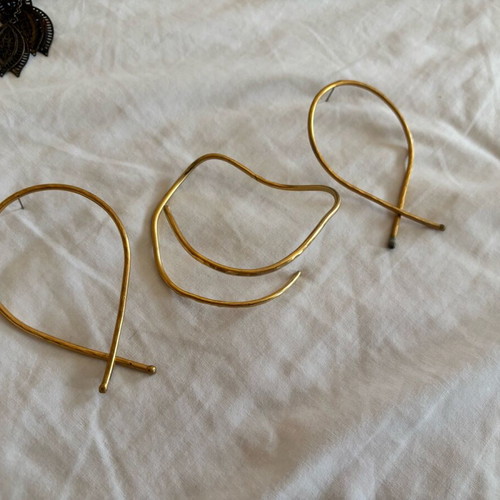 Gold jewelry set with earrings and bracelet like new