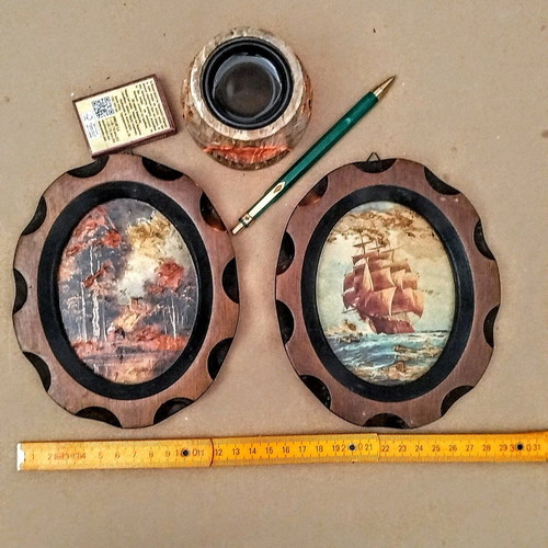 Oval miniatures like new in wooden frames
