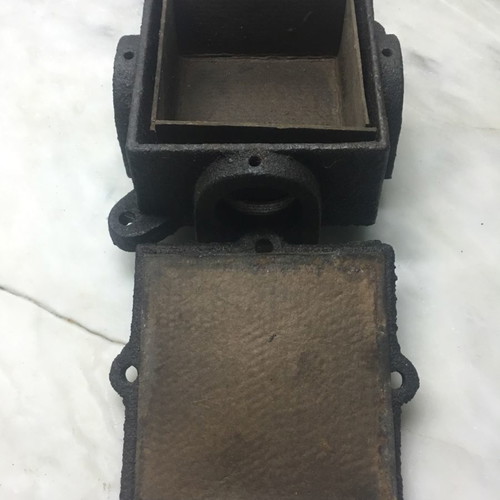 Metal junction box for three-phase current unused