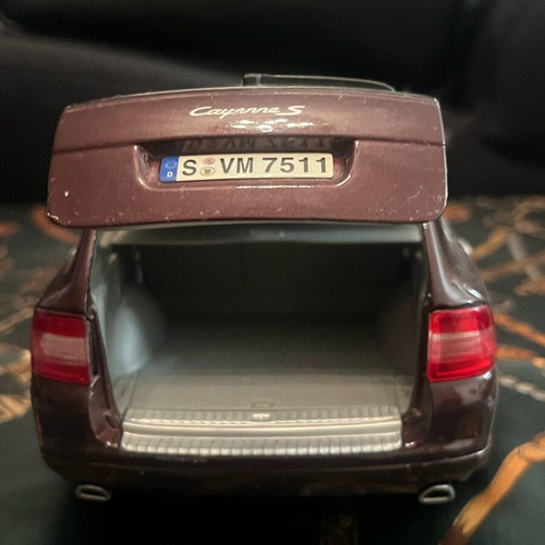 Porsche Cayenne S 1:18 car model used, good condition