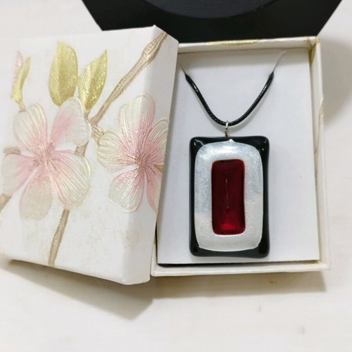 Murano Glass Clepsydra Necklace like new, red pendant with aventurine