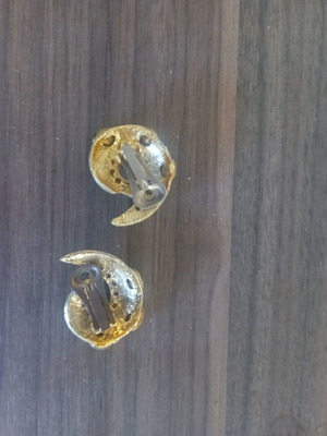 Clip-on earrings new