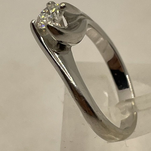 White gold 18k solitaire ring used with 0.27ct brilliant