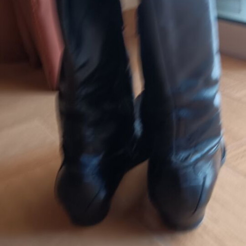 Leather riding boots size 40 like new, black
