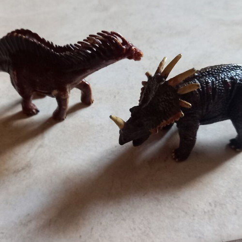 Dinosaur figures pack of 10 like new