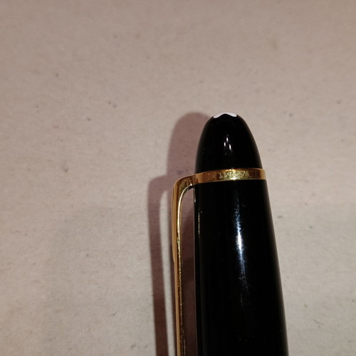 Mont Blanc Meisterstuck pen with authentic case used
