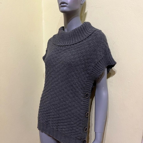 Knitted warm short-sleeve gray sweater One Size used with buttons