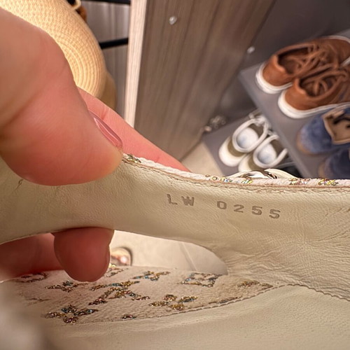 Louis Vuitton sandal pumps like new, size 40, white and grey