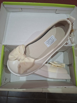 Children's shoes new, size 34
