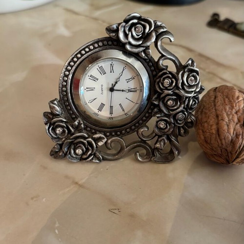 Miniature vintage table clock quartz new, analog