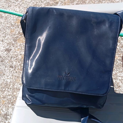 Venturini crossbody bag like new, blue