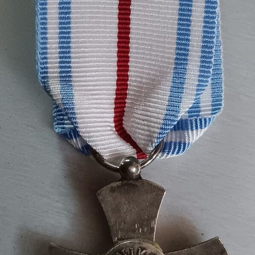 Red Cross Medal like new