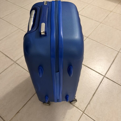 Hard Cabin Suitcase 8kg used, blue color with lock slot