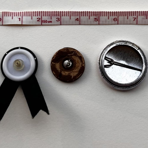 Set of pins and badges like new