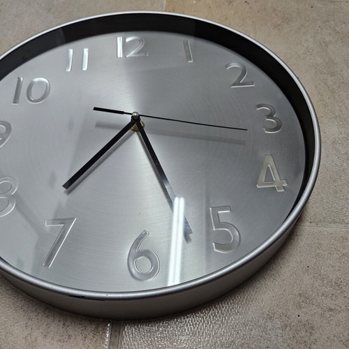 Wall Clock analog new condition