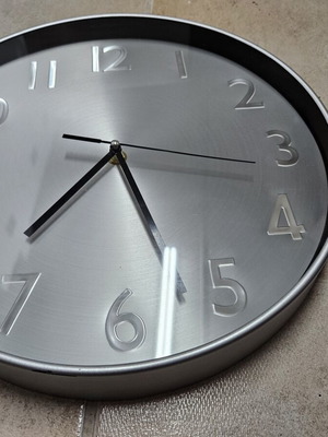 Wall Clock analog new condition