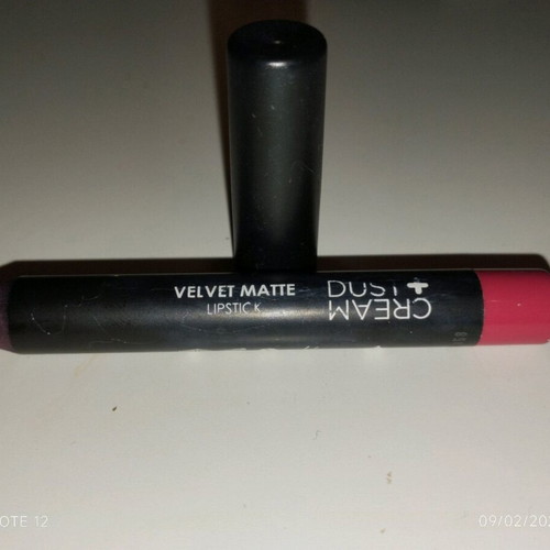 Makeup pencil set like new Avon and Dust+Cream