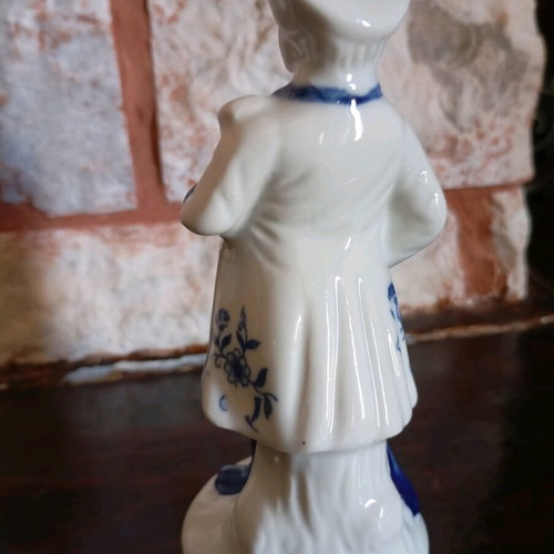 Vintage porcelain figurine like new