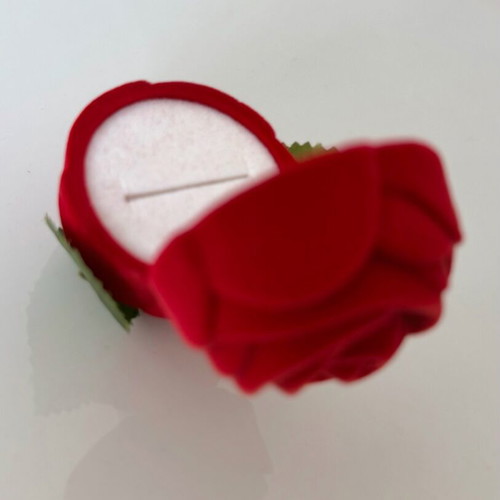 Velvet ring box in red rose shape new