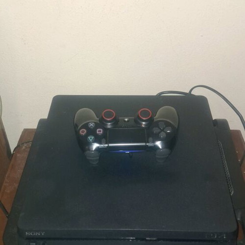 Playstation 4 Slim used with 500GB and Mortal Kombat 11