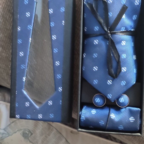 Complete men's tie set with accessories, blue