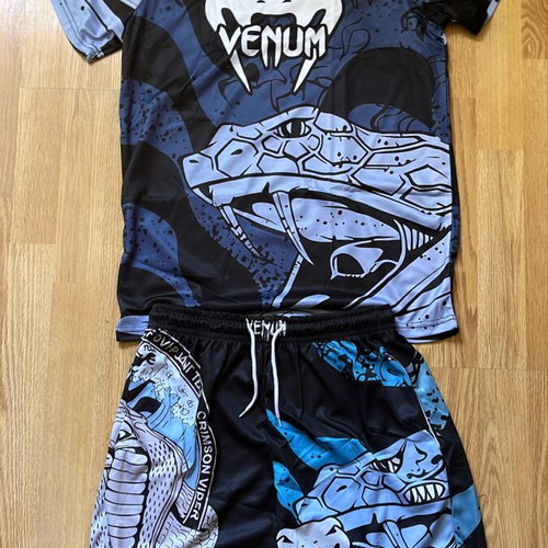 Venum set size M like new, black and blue