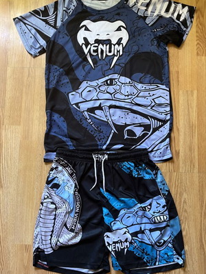Venum set size M like new, black and blue