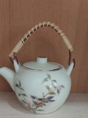 Japanese porcelain teapot like new with painted birds and flowers