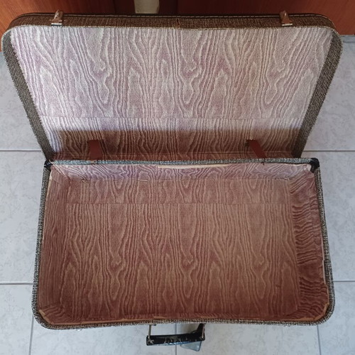 Vintage suitcase, no keys, 60×37×17 cm