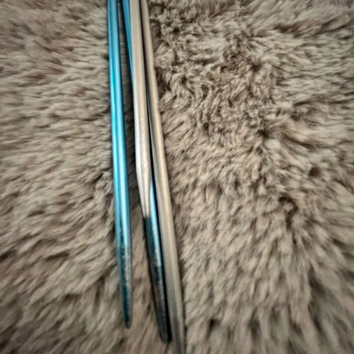 Knitting needles used, 2 pairs