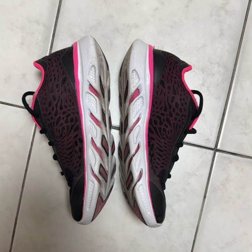 Under Armour Spine Laser women's running shoes used, size 38.5, black and pink
