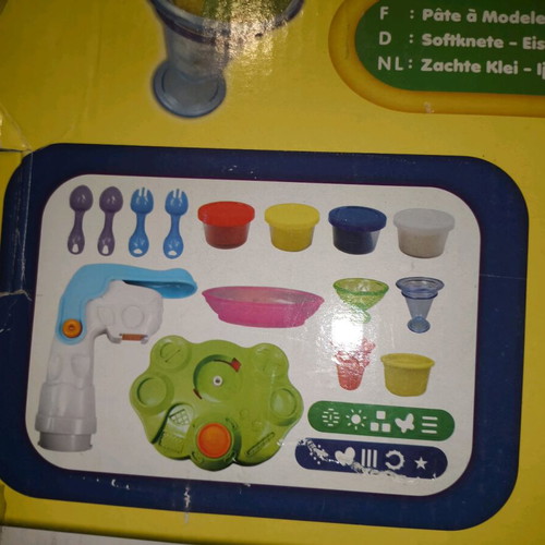 Kid's Dough Ice Cream Station like new, missing yellow cup
