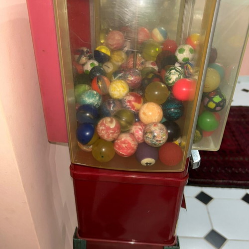 Machine with coin slot with bouncy balls used, old 70s-80s