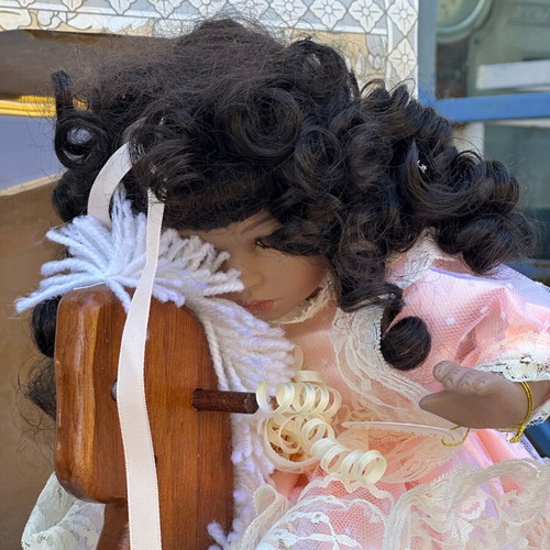 Porcelain doll Erika The Leonardo Collection used with certificate and box