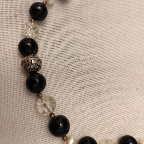 90s necklace like new with black and transparent beads and pearls