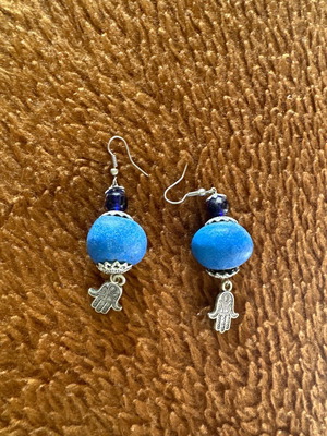 Dangling earrings unused
