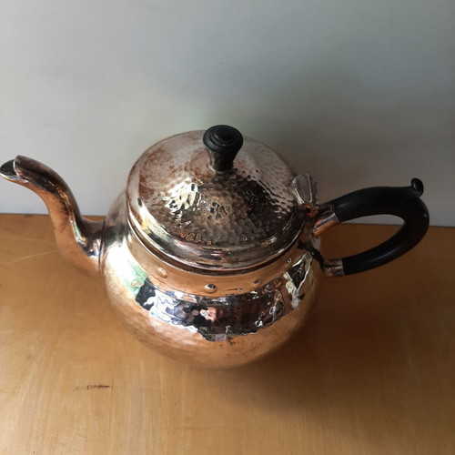 Sheffield Art Deco hammered English teapot like new