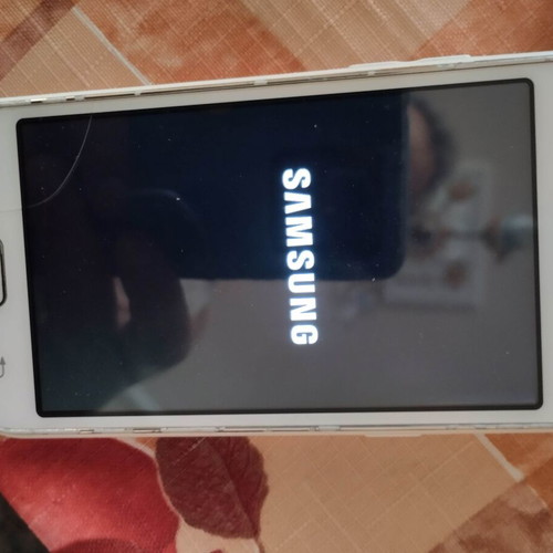 Samsung Galaxy J1 2016 used, white, 1GB RAM, 5MP camera