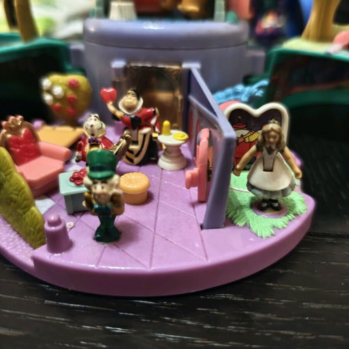 Polly Pocket Alice in Wonderland used Disney set with figures