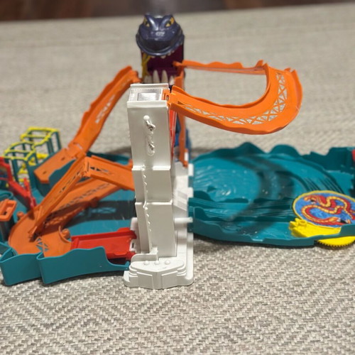 Mattel Hot Wheels Hw Shark Attack P3893 like new