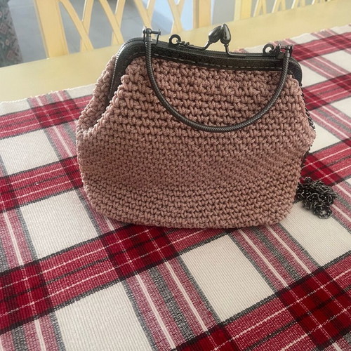 Handmade bag in pink dusty apple like new with clasp and chain