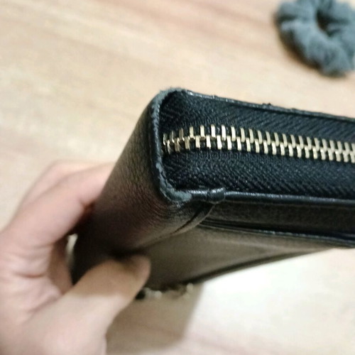 Guess wallet used, black