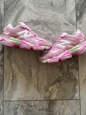 New Balance women's shoes, pink