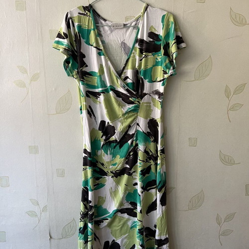 Dress A-Style white with green flowers, short sleeve, V-neck, size M like new