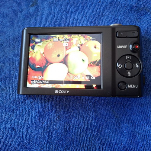 Sony W810 Compact camera 20.1MP optical zoom 6x with 2.7" screen