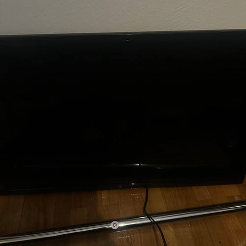 Turbo x 28 inch TV used with stand