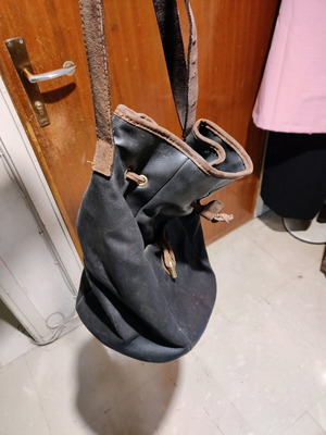 Leather shoulder bag for women like new