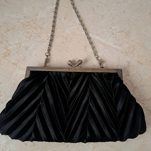 Black handbag like new
